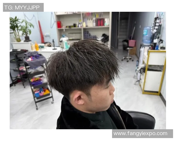 欧洲足球明星独特烫发造型解析引领时尚潮流的发型趋势